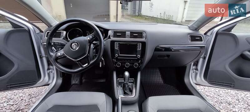 Седан Volkswagen Jetta 2016 в Львове