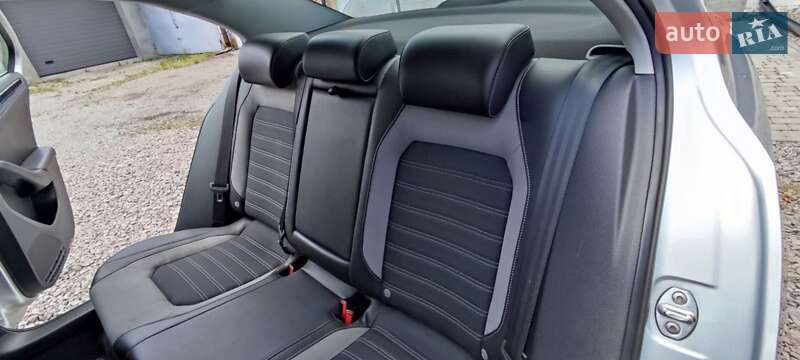 Седан Volkswagen Jetta 2016 в Львове