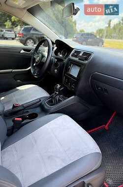 Седан Volkswagen Jetta 2014 в 