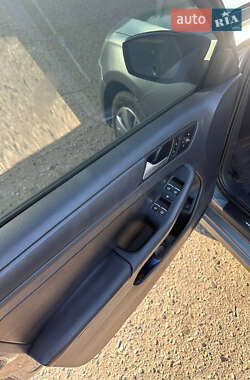Седан Volkswagen Jetta 2011 в 