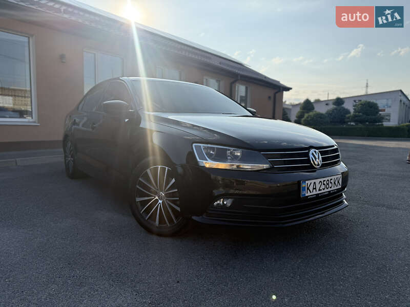 Седан Volkswagen Jetta 2015 в Днепре