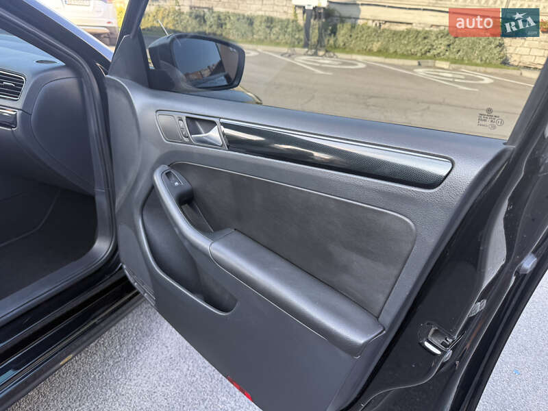 Седан Volkswagen Jetta 2015 в Днепре