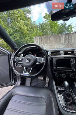 Седан Volkswagen Jetta 2016 в 