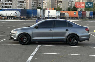 Седан Volkswagen Jetta 2012 в 