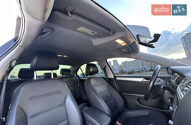 Седан Volkswagen Jetta 2012 в 