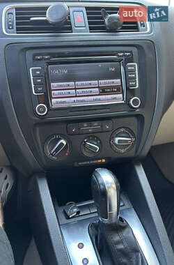 Седан Volkswagen Jetta 2012 в 