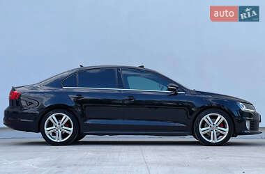 Седан Volkswagen Jetta 2015 в 