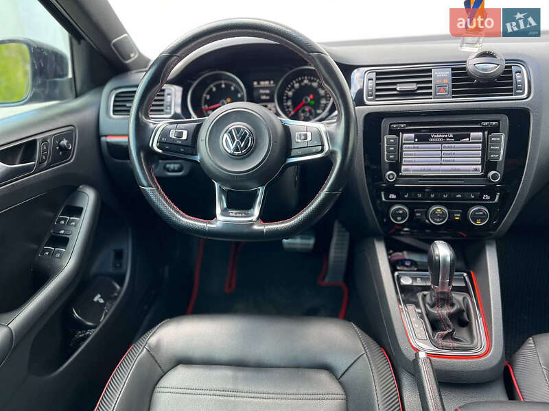 Седан Volkswagen Jetta 2015 в Тернополе