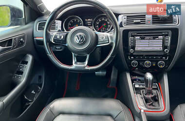 Седан Volkswagen Jetta 2015 в 
