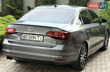 Седан Volkswagen Jetta 2015 в 