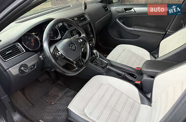 Седан Volkswagen Jetta 2015 в 