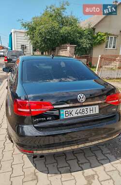 Седан Volkswagen Jetta 2015 в 