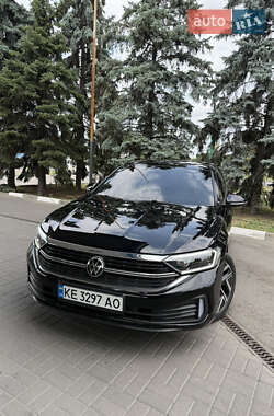 Седан Volkswagen Jetta 2023 в 