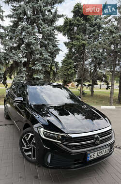 Седан Volkswagen Jetta 2023 в 