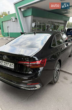 Седан Volkswagen Jetta 2023 в 