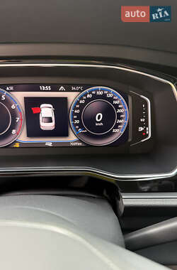 Седан Volkswagen Jetta 2023 в 