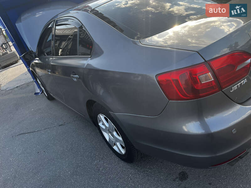 Седан Volkswagen Jetta 2012 в 