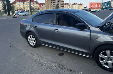 Седан Volkswagen Jetta 2012 в 
