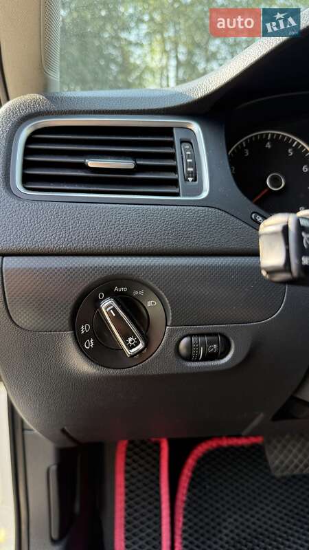 Седан Volkswagen Jetta 2012 в Черкасах