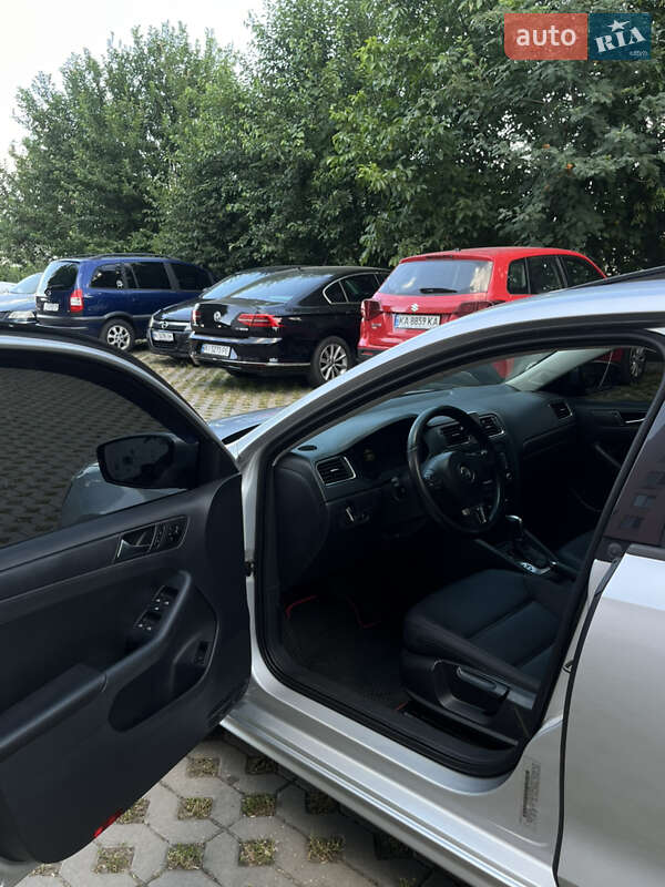 Седан Volkswagen Jetta 2010 в Борисполі