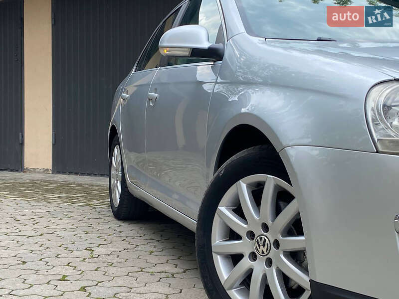 Седан Volkswagen Jetta 2007 в Самборе