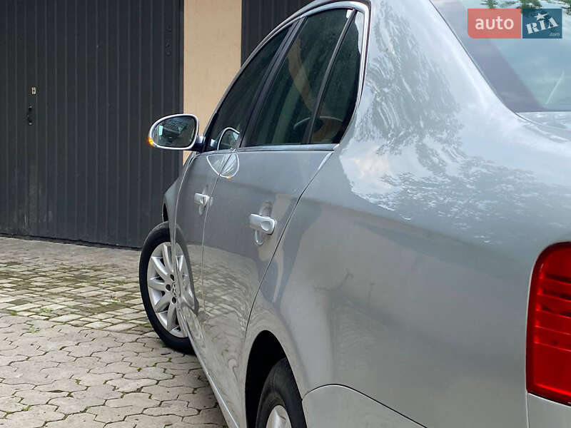 Седан Volkswagen Jetta 2007 в Самборе