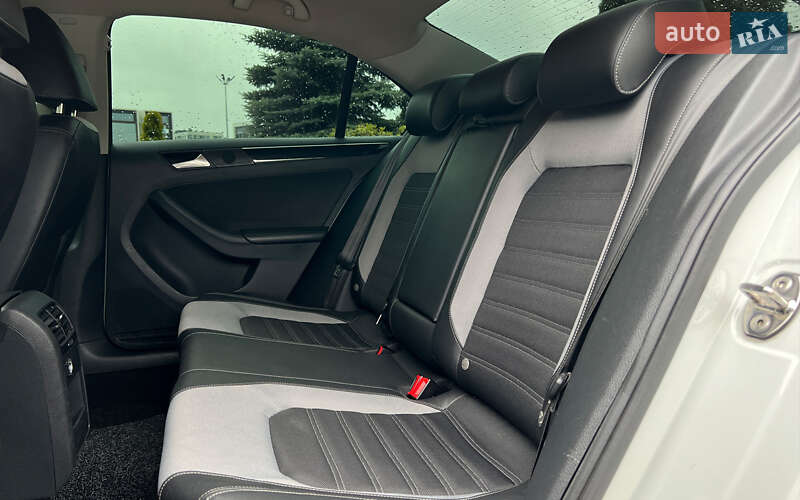 Седан Volkswagen Jetta 2014 в Львове