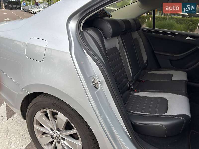Седан Volkswagen Jetta 2016 в Киеве