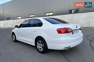 Седан Volkswagen Jetta 2013 в 