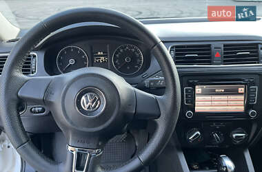 Седан Volkswagen Jetta 2013 в 