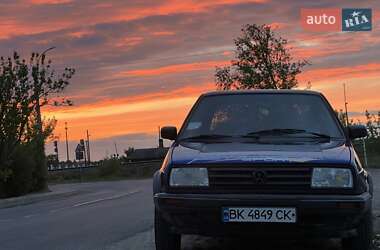 Седан Volkswagen Jetta 1988 в Сарнах