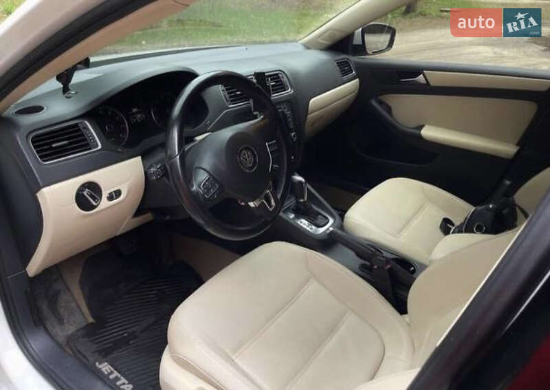 Седан Volkswagen Jetta 2012 в Чернигове