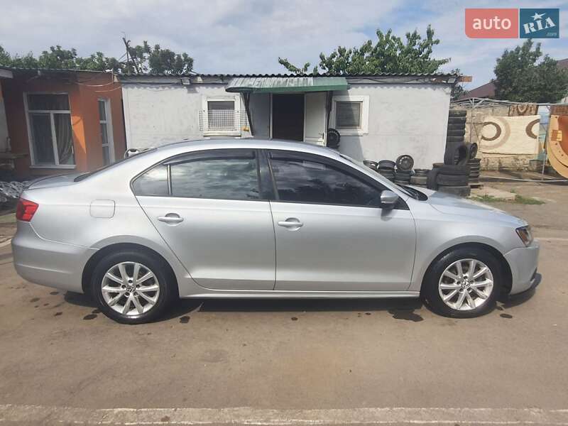 Седан Volkswagen Jetta 2012 в Великодолинському