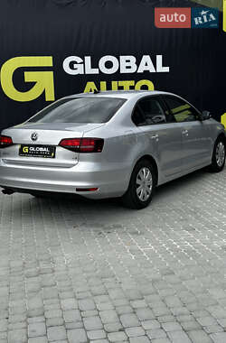Седан Volkswagen Jetta 2015 в 