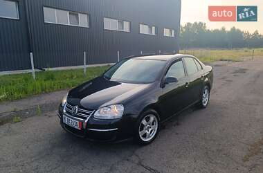 Седан Volkswagen Jetta 2010 в Луцьку