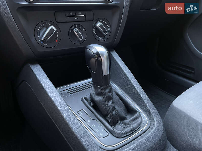 Седан Volkswagen Jetta 2017 в Львові