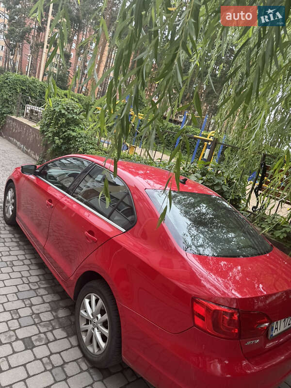 Седан Volkswagen Jetta 2013 в Ирпене