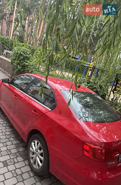 Седан Volkswagen Jetta 2013 в 