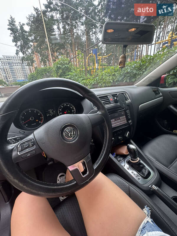 Седан Volkswagen Jetta 2013 в Ирпене