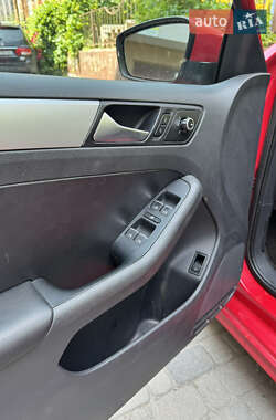 Седан Volkswagen Jetta 2013 в 