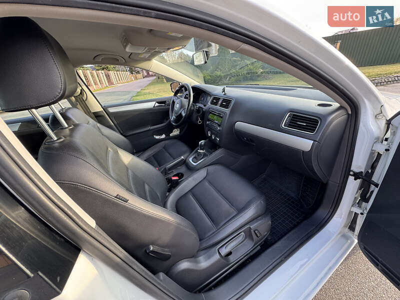 Седан Volkswagen Jetta 2014 в Киеве