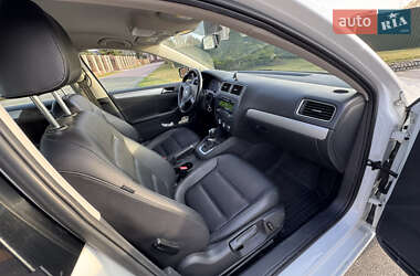 Седан Volkswagen Jetta 2014 в 