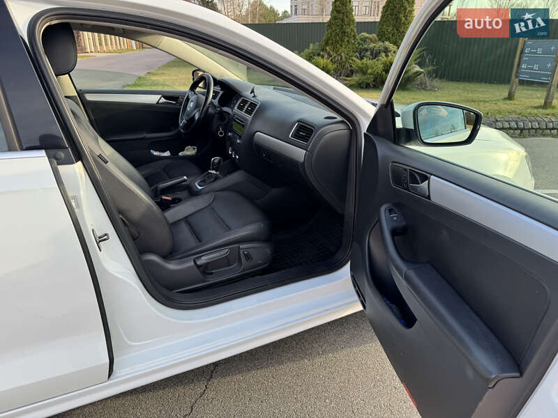 Седан Volkswagen Jetta 2014 в Киеве
