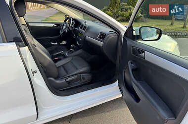 Седан Volkswagen Jetta 2014 в 