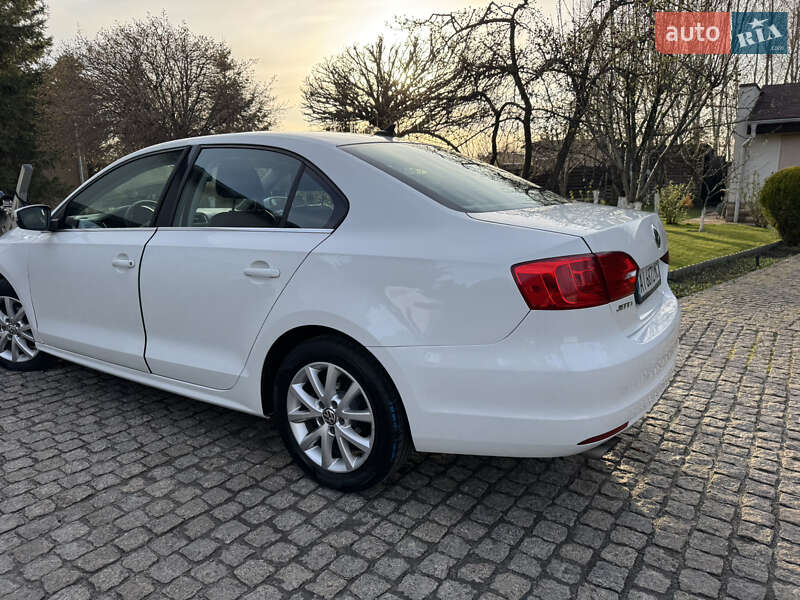 Седан Volkswagen Jetta 2014 в Киеве