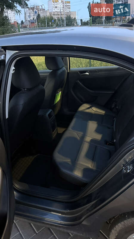 Седан Volkswagen Jetta 2011 в Києві
