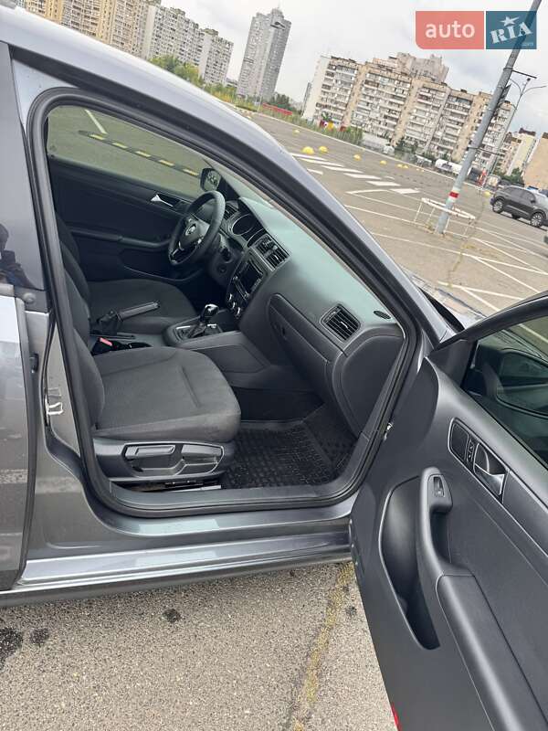 Седан Volkswagen Jetta 2015 в Киеве