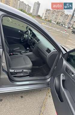 Седан Volkswagen Jetta 2015 в 