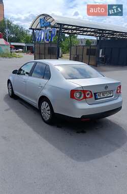 Седан Volkswagen Jetta 2006 в Дніпрі