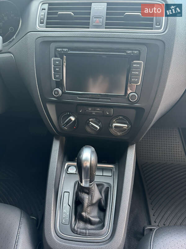 Седан Volkswagen Jetta 2014 в Днепре